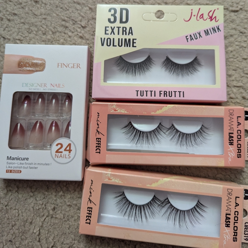 Bundle fake nails and lashes